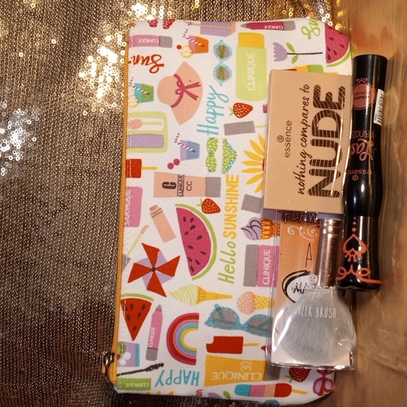 ESSENCE Other - MAke UP BUNDLE 4/PIECE: NUDE SET.